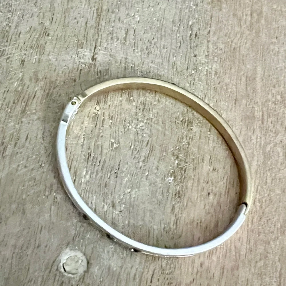 NEW MARLYN SCHIFF Two Tone Crystal Beaded Hinged Bangle Bracelet 7.25”